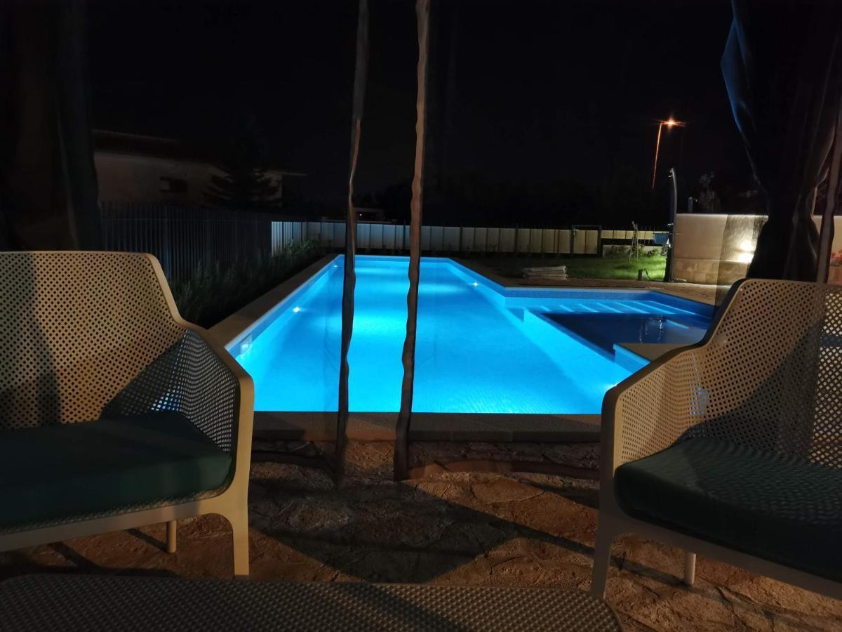 Villa Mater - Luxuriously Equipped Villa With A 15M Long Swimming Pool Žrnovnica المظهر الخارجي الصورة