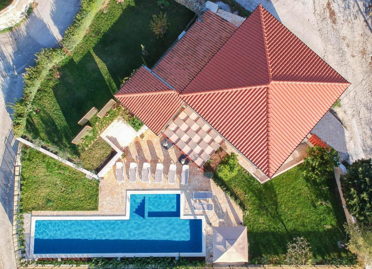 Villa Mater - Luxuriously Equipped Villa With A 15M Long Swimming Pool Žrnovnica المظهر الخارجي الصورة