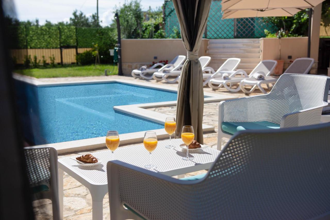 Villa Mater - Luxuriously Equipped Villa With A 15M Long Swimming Pool Žrnovnica المظهر الخارجي الصورة