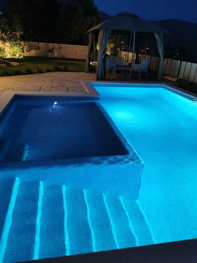 Villa Mater - Luxuriously Equipped Villa With A 15M Long Swimming Pool Žrnovnica المظهر الخارجي الصورة